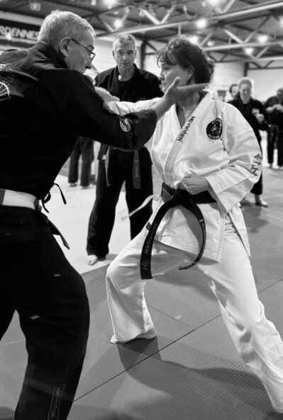Blick in das Dojo des Goshindokan Liestal während des Trainings